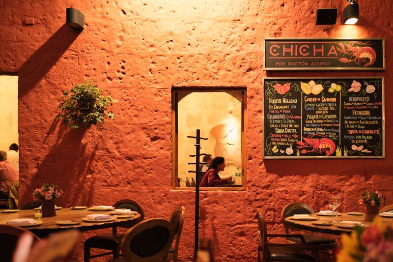 Giordanos warm and welcoming dining room interior